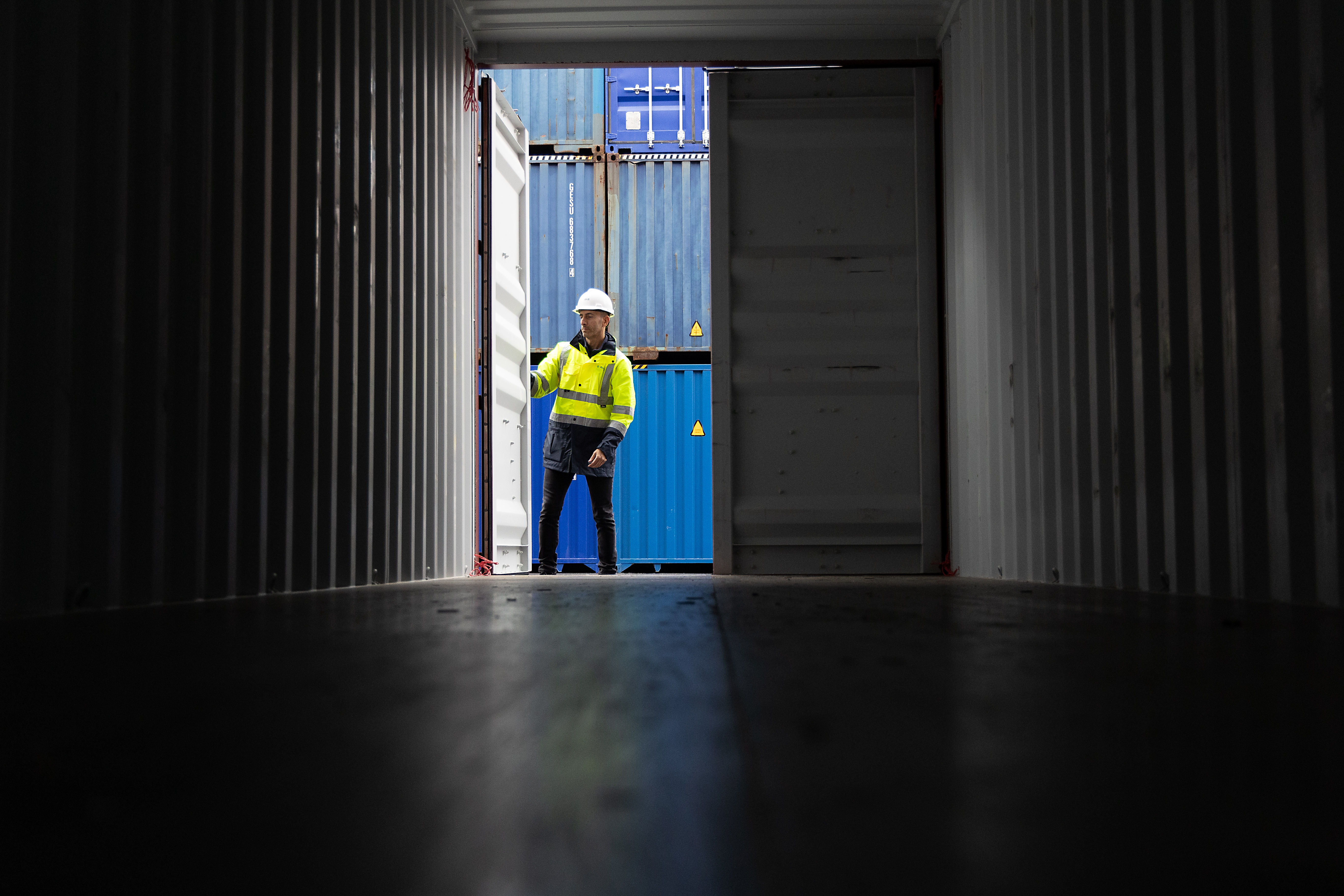 Stripping containers and stuffing containers efficiently | Rhenus