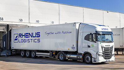 Mit Rhenus Freight Logistics nachhaltig unterwegs: Evonik Industries setzt auf LNG-Trucks
