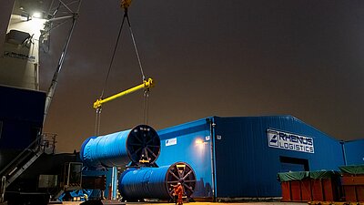 Meilenstein: Rhenus Project Logistics verschifft Kabeltrommeln für den Bau der SuedOstLink-Trasse