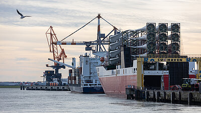 Cuxport-Terminal steht für den Südasien-Liniendienst der Nordex Gruppe mit dem Schiff „MV Superfast Levante“ bereit
