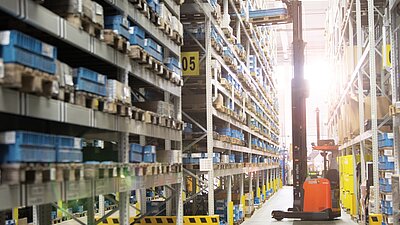 Automated reach truck with the highest lifting capacity in Germany now being used by Rhenus Warehousing Solutions