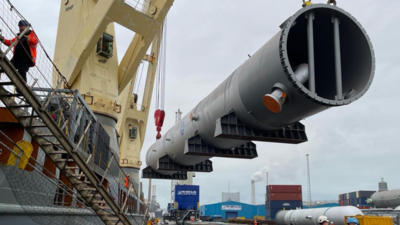 Verladung von Anlagenteilen für nachhaltigen Flugkraftstoff am Rhenus Deep Sea Terminal in Rotterdam 